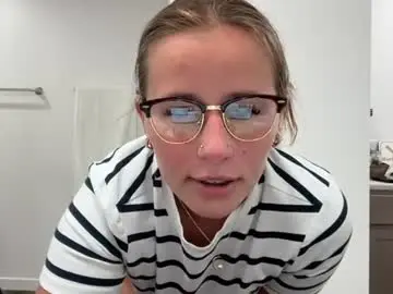 Chaturbate Adult Video Chat of renimoonxo