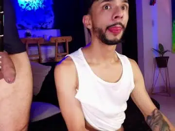 Chaturbate Live Sex Cam of paisas_horny