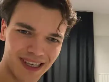 Chaturbate Adult Video Chat of shycuttwunkboy