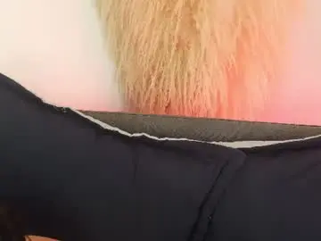 Chaturbate Live Sex Cam of bella_saint33