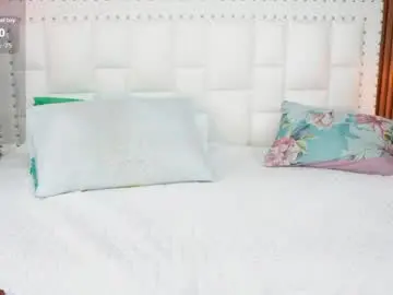 Chaturbate Free Porn Cam of hornybarelylegalgirl