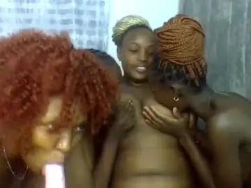 Chaturbate Live Sex Cam of curvycutie012