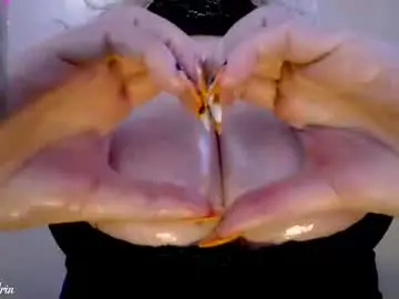 Chaturbate Nude Webcam of maggielandrin