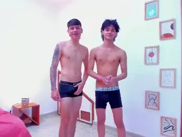 Chaturbate Watch Live Sex Cams of twogirls2boys