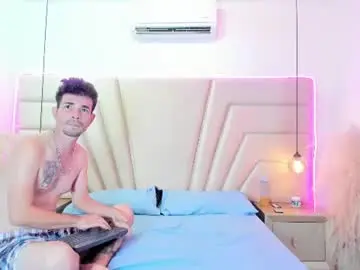 Chaturbate Live Sex Cam of luna_and_axell