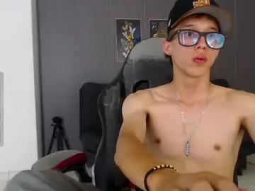 Chaturbate Live Sex Cam of skinny_bigcock20