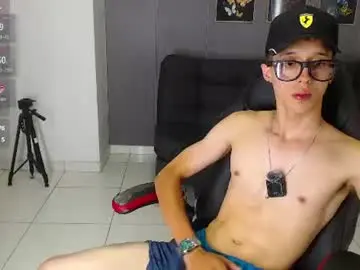 Chaturbate Live Sex of skinny_bigcock20