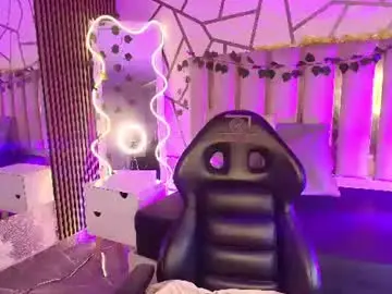 Chaturbate Live Sex Cam of cyrus_tay