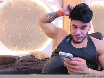 Chaturbate Best live sex cam show of zac_levis