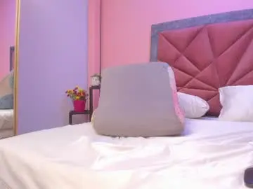 Chaturbate Best live sex cam show of mia_milff