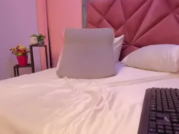 Chaturbate Live Sex Cam of mia_milff