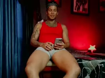 Chaturbate Free Porn Cam of leonnardojaramillo