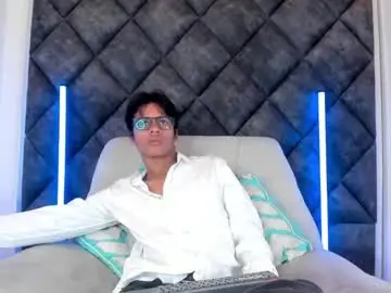 Chaturbate Live Sex Cam of liamkron