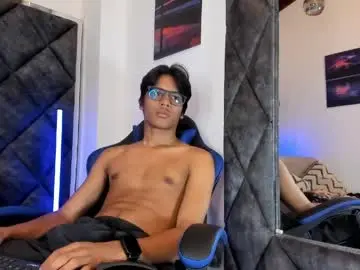 Chaturbate Best live sex cam show of liamkron