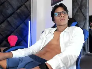 Chaturbate Best live sex cam show of liamkron