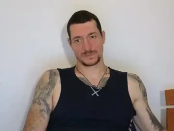 Chaturbate Live Porn of tattooedhunk_