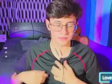 Chaturbate Live Sex Cam of angelito18_twink