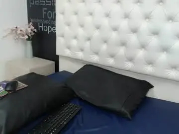 Chaturbate Live Sex Cam of haylin_camila
