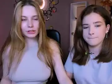 Chaturbate Live Sex Cam of ava_gllow
