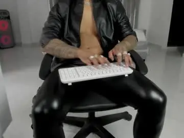 Chaturbate Nude Webcam of leather_king_of_bitches