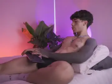 Chaturbate Live Sex Cam of dwayne_xx