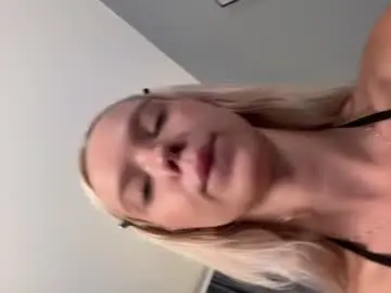Chaturbate Live Sex Cam of boobybliss