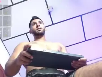 Chaturbate Free Porn Cam of romanpearce_