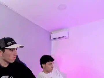 Chaturbate Live Sex Cam of handsomeboys19