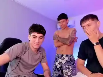 Chaturbate Live Sex Cam of handsomeboys19