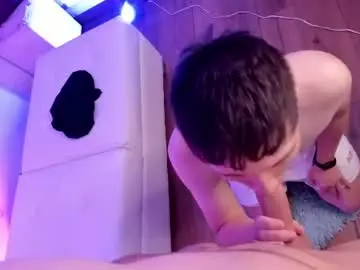 Chaturbate Live Sex Cam of handsomeboys19