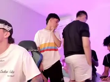 Chaturbate Live Sex Cam of handsomeboys19