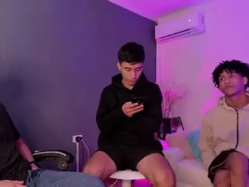 Chaturbate Live Sex Cam of handsomeboys19