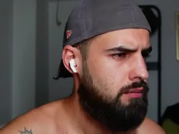 Chaturbate Live Porn of hairyrobxxx