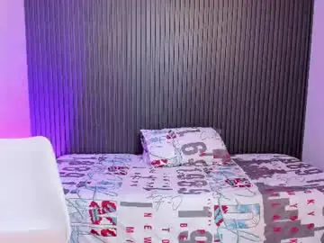 Chaturbate Live Sex Cam of ariana_skinny20