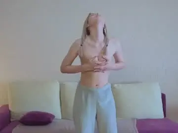 Chaturbate Live Sex Cam of tashinapetitto