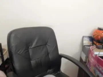 Chaturbate Sex Cam of artsyandcraftsy_