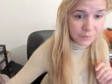 Chaturbate Live Sex Cam of artsyandcraftsy_