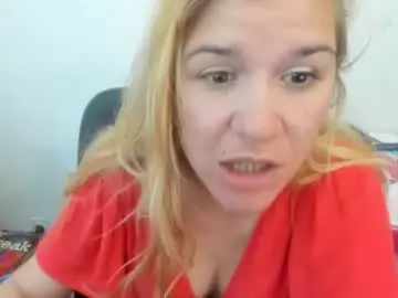 Chaturbate Live Sex of artsyandcraftsy_