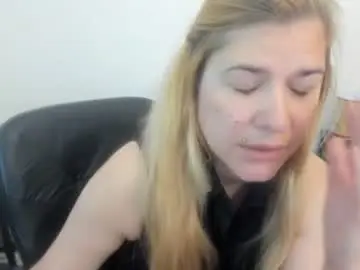 Chaturbate Live Porn of artsyandcraftsy_
