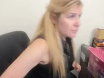 Chaturbate Free Porn Cam of artsyandcraftsy_