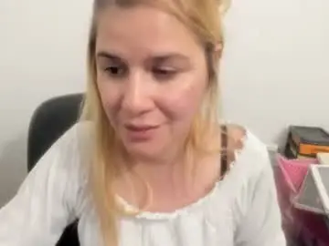 Chaturbate Live Porn of artsyandcraftsy_