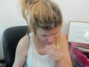 Chaturbate Free Porn Cam of artsyandcraftsy_
