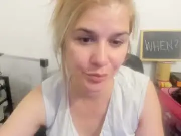 Chaturbate Best Webcam of artsyandcraftsy_