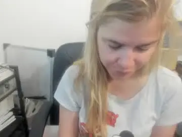 Chaturbate Free Porn Cam of artsyandcraftsy_
