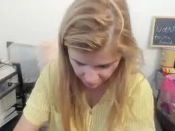 Chaturbate Live Sex of artsyandcraftsy_