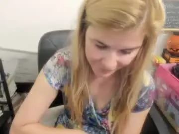 Chaturbate Live Porn of artsyandcraftsy_