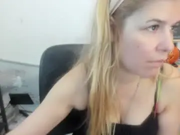 Chaturbate Sex Chat of artsyandcraftsy_
