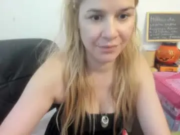 Chaturbate Live Sex of artsyandcraftsy_
