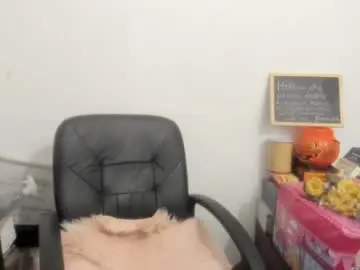 Chaturbate Sex Cam of artsyandcraftsy_