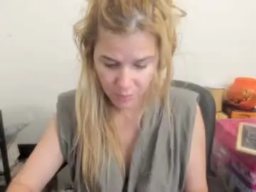 Chaturbate Free Porn Cam of artsyandcraftsy_
